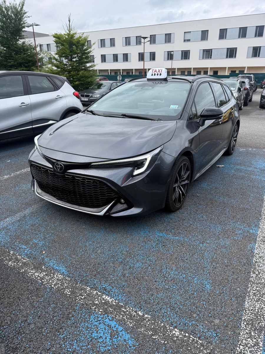 Taxi AB Taxi Service — break gris pour vos transferts aéroport (Roissy-CDG, Orly, Beauvais)